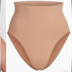 SKIMS Core Control NWOT